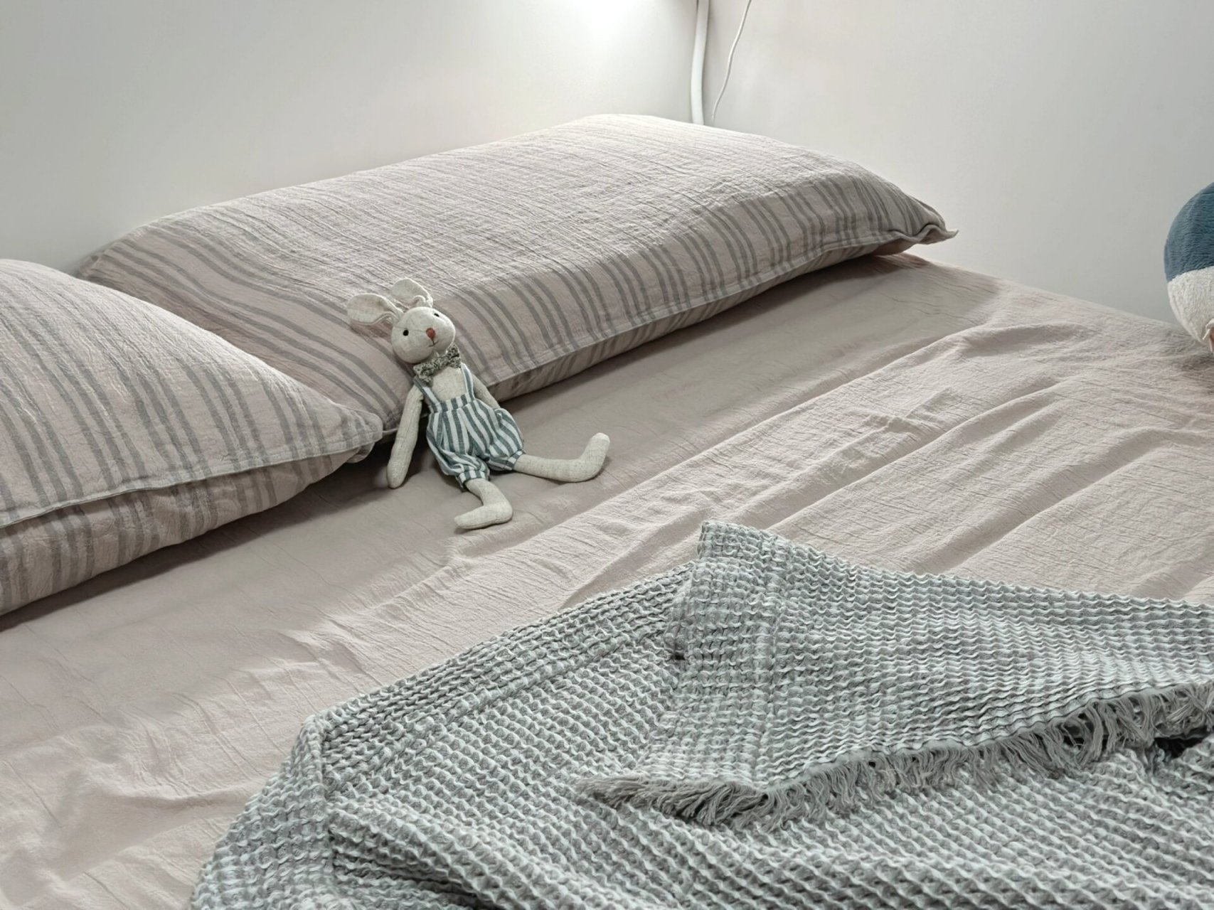 muji idee棉麻四件套 灰色的这套还不错,色调舒适自然;跟兔子的背带裤