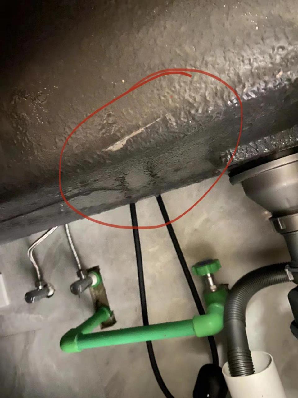 厨房水槽漏水问题根源以及解决办法大全 =首先最重要的是,不论安装