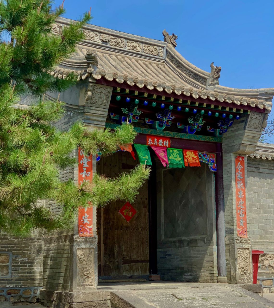 近代乌素图召依山傍水,风景秀丽.