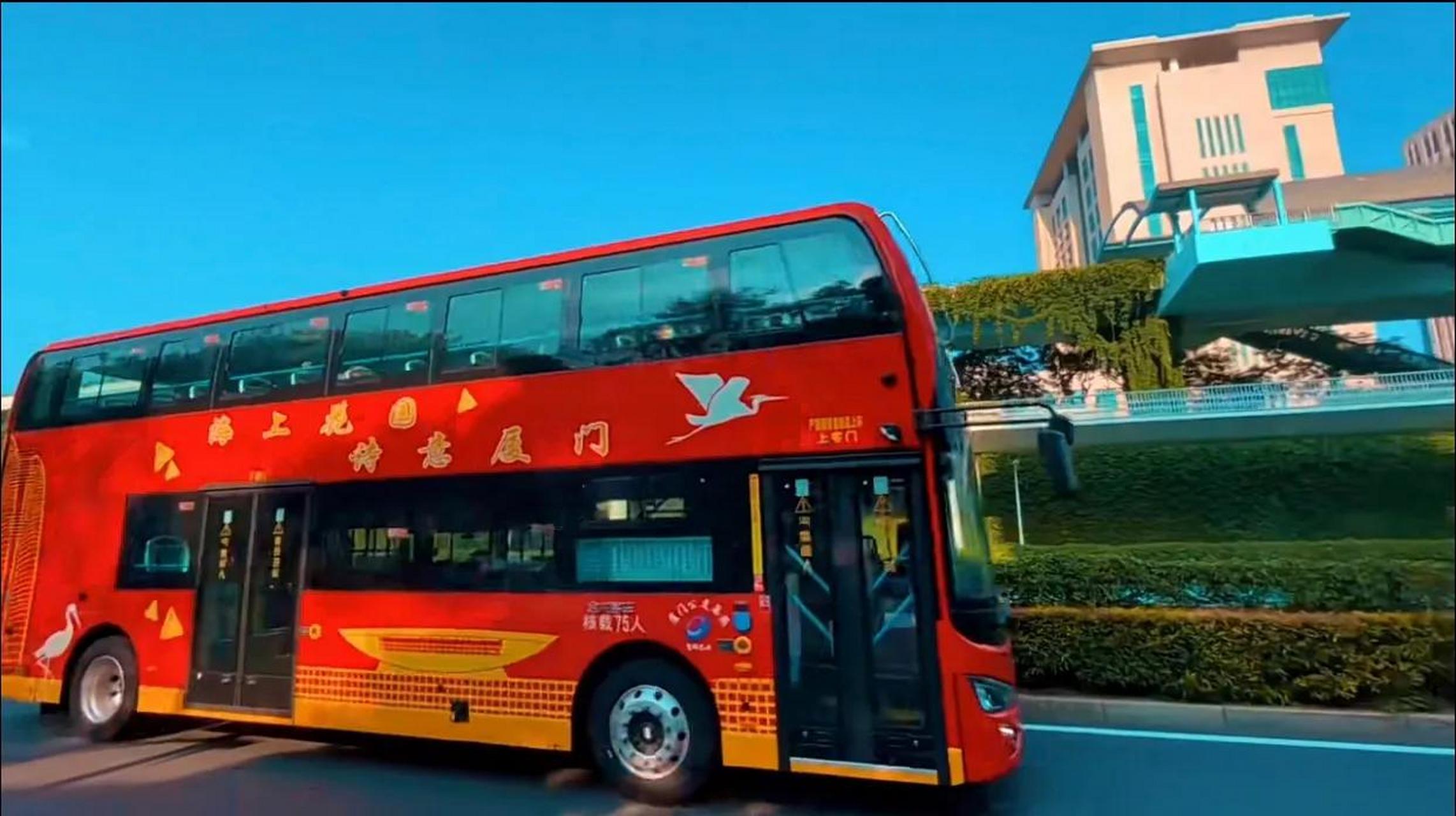 今天上班无意间发现厦门公交里我最熟悉的那辆双层巴士24路公交车换