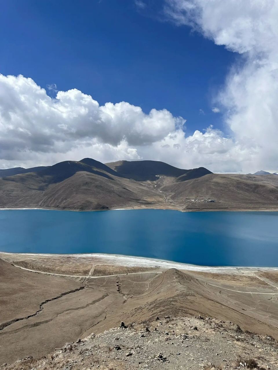 拉萨羊湖人间仙境 来到羊湖真的被震撼住了,仿佛油画一般,太美啦,但是