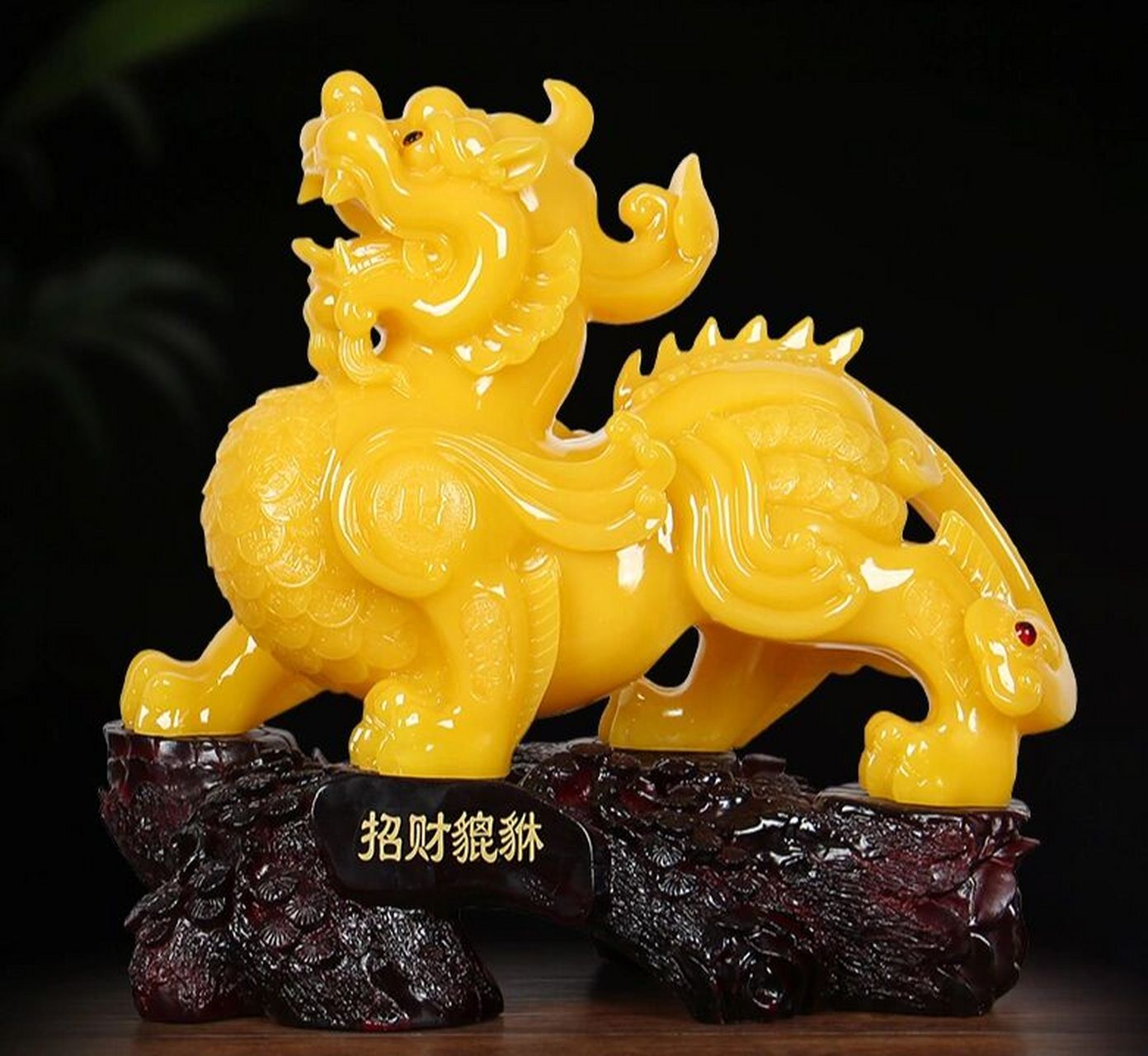 貔貅欣赏 貔貅寓意财源滚滚,招财进宝,象征着官运亨通,高官厚禄,平步