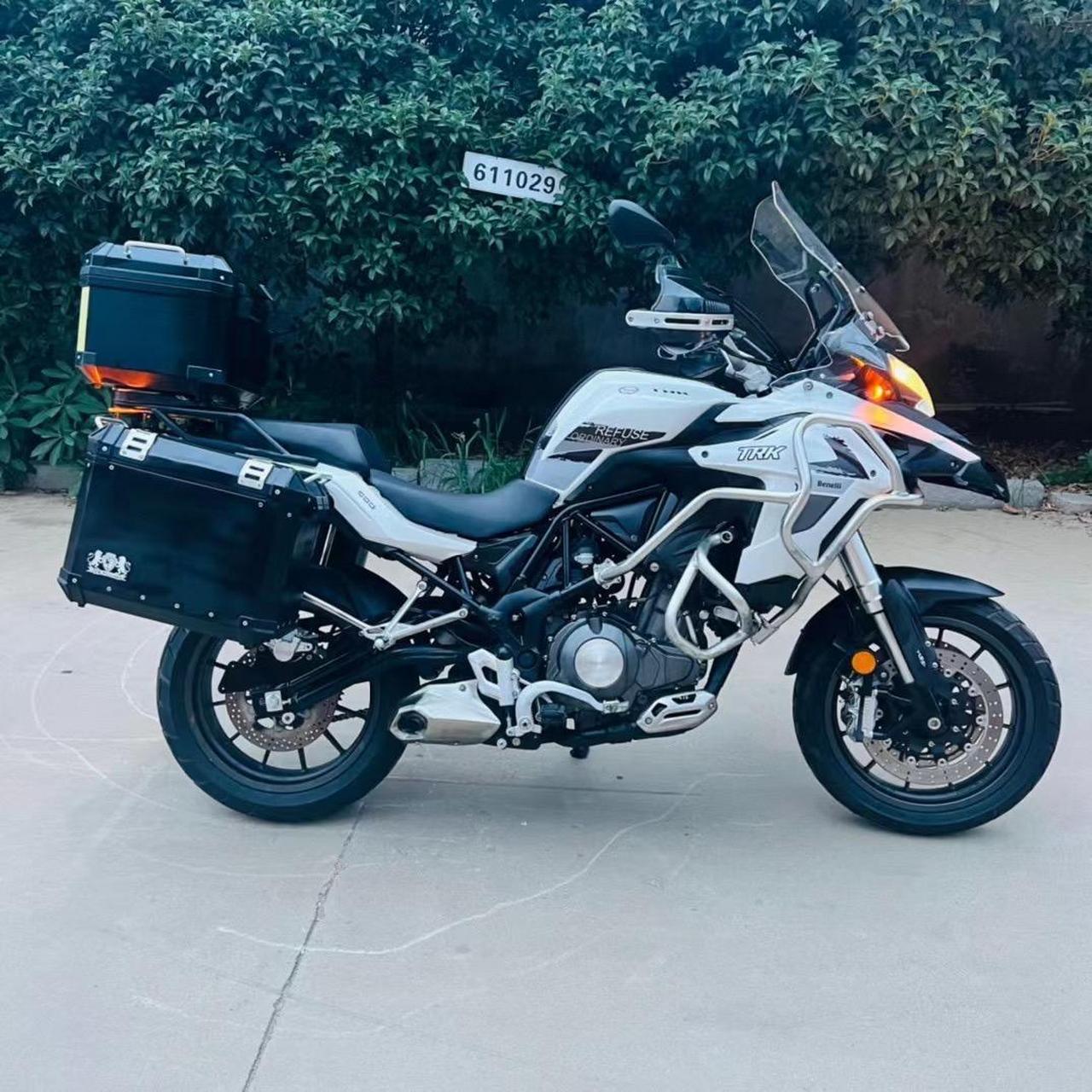 19年贝纳利金鹏502trk版水鸟拉力,高配abs版,液晶仪表,铝合金三箱齐全