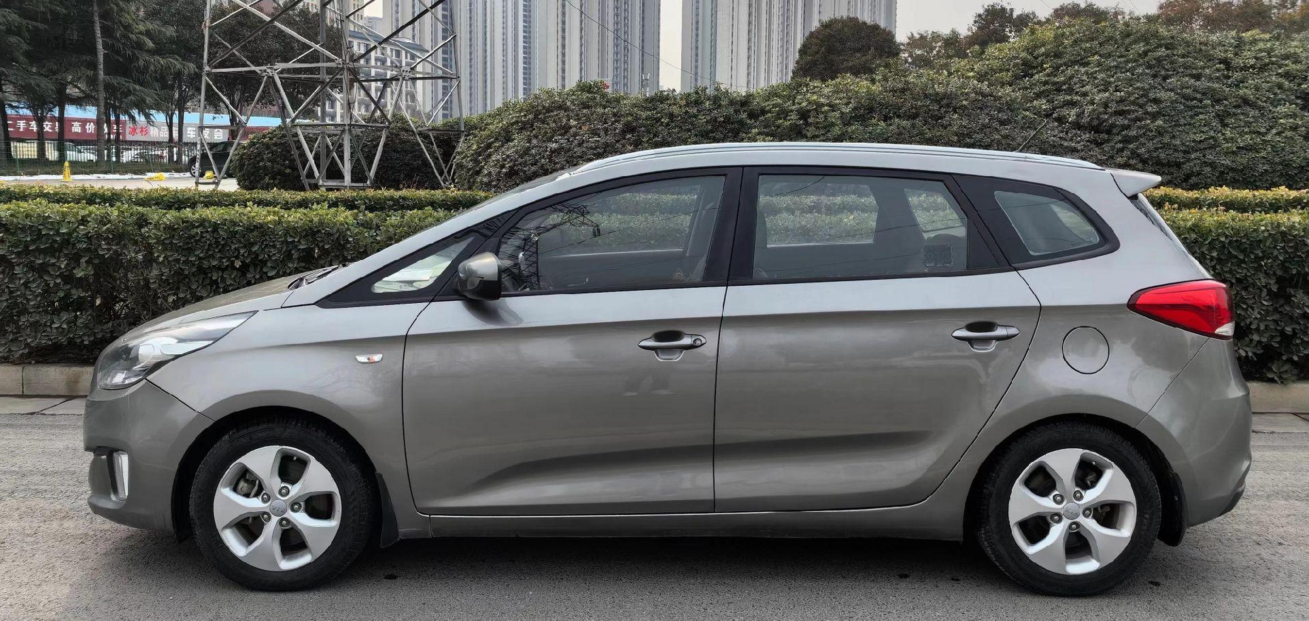 原装进口起亚 佳乐五座版 跨界旅行车 自动挡全景天窗 方向盘加热