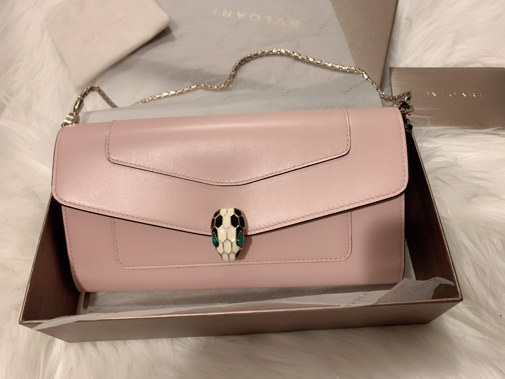 宝格丽蛇头包小 woc 今天刚收到的,欧洲代购,好像是一年两次的内部