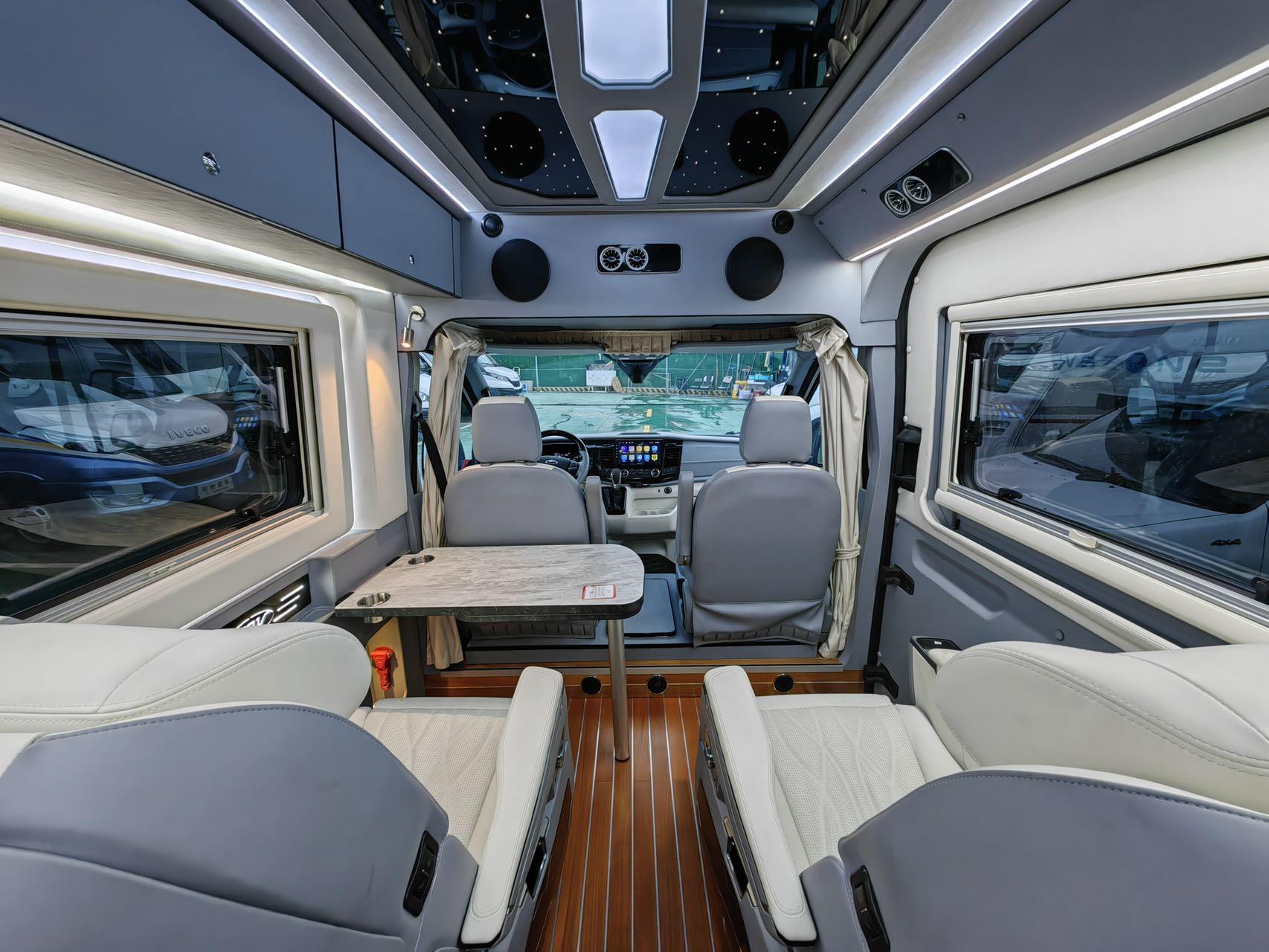 江旅金犀牛f350srw进口四驱越野房车.