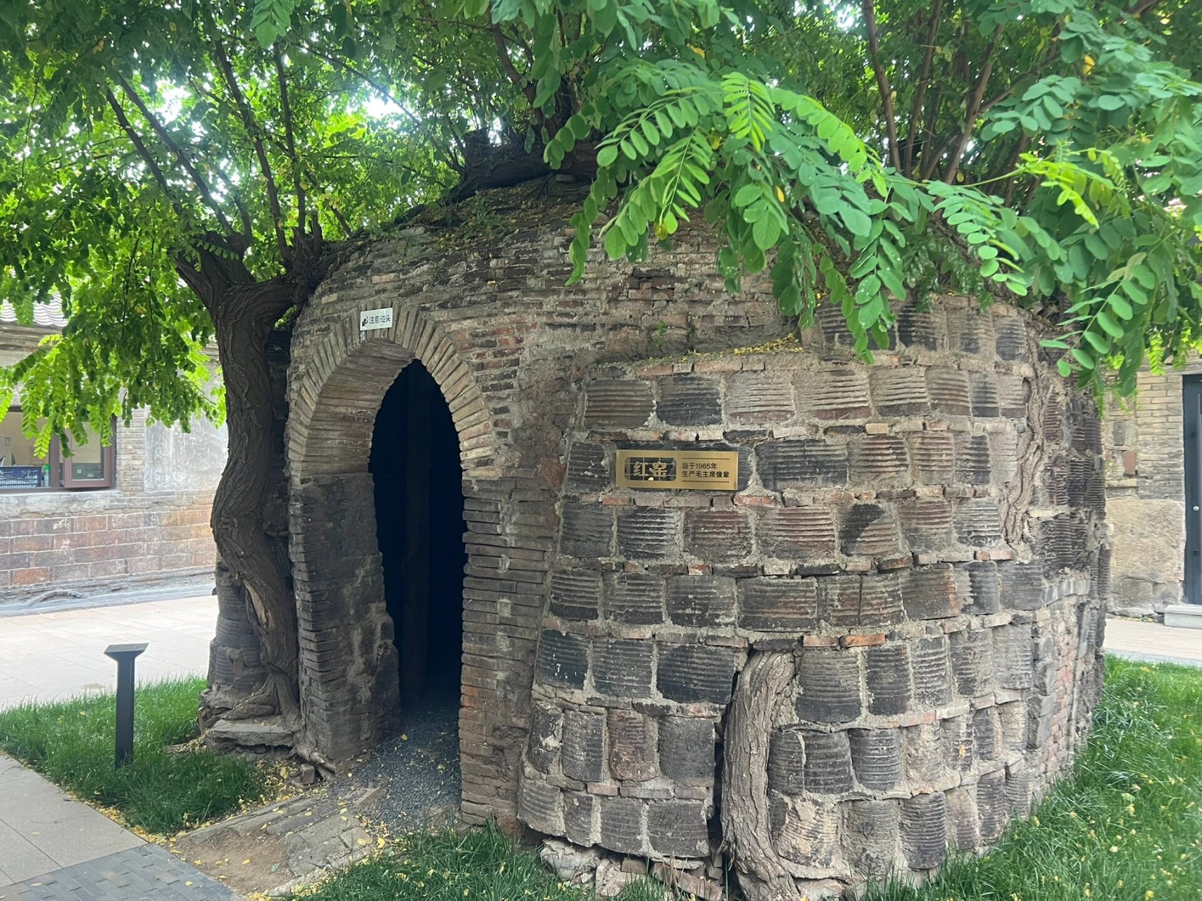 颜神古镇位于山东省淄博市博山区山头街道,是以古窑集群为特色的