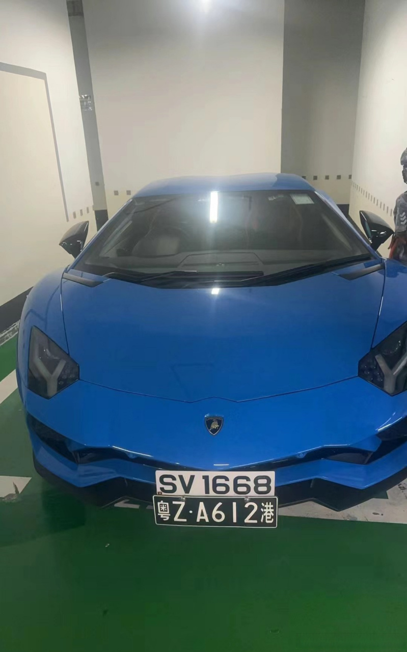 这台兰博基尼的车牌也不错.93