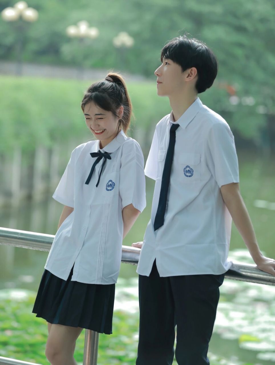 毕业季到啦,拍组写真纪念一下吧 	 情侣写真|校园拍照|情侣拍照动作