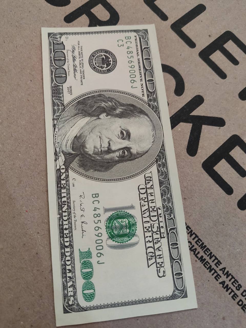 真假美金 现在美金真的是假的过分,不褪色,荧光笔测试也没用太可怕了