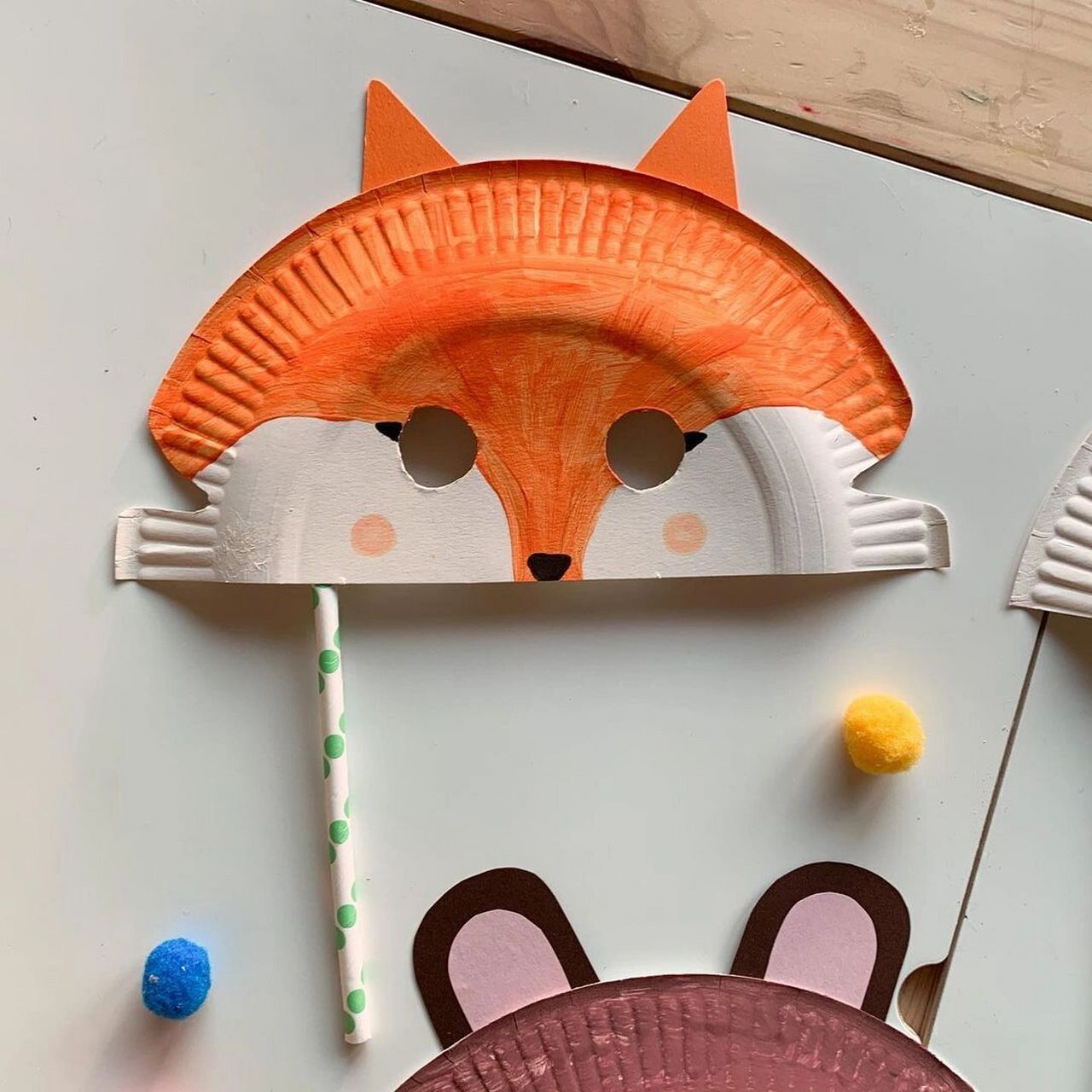 宝宝手工/用一次性餐盘做动物面具 用一次性餐盘和几个吸管,轻松制作