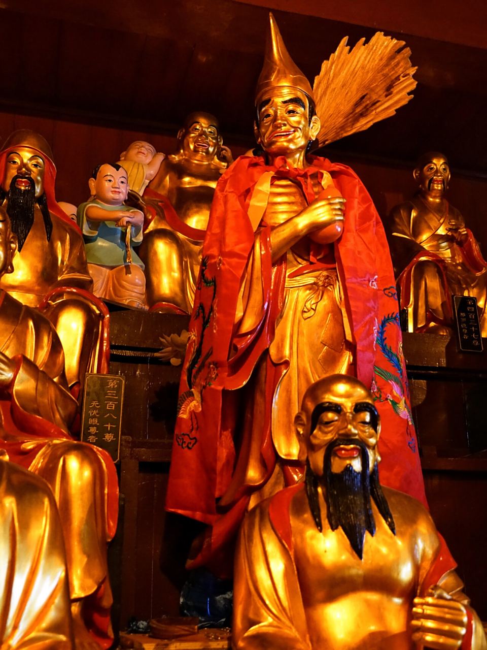 九华山百岁宫五百罗汉堂,让你眼前一"亮" 五百罗汉堂国内很多寺院中都