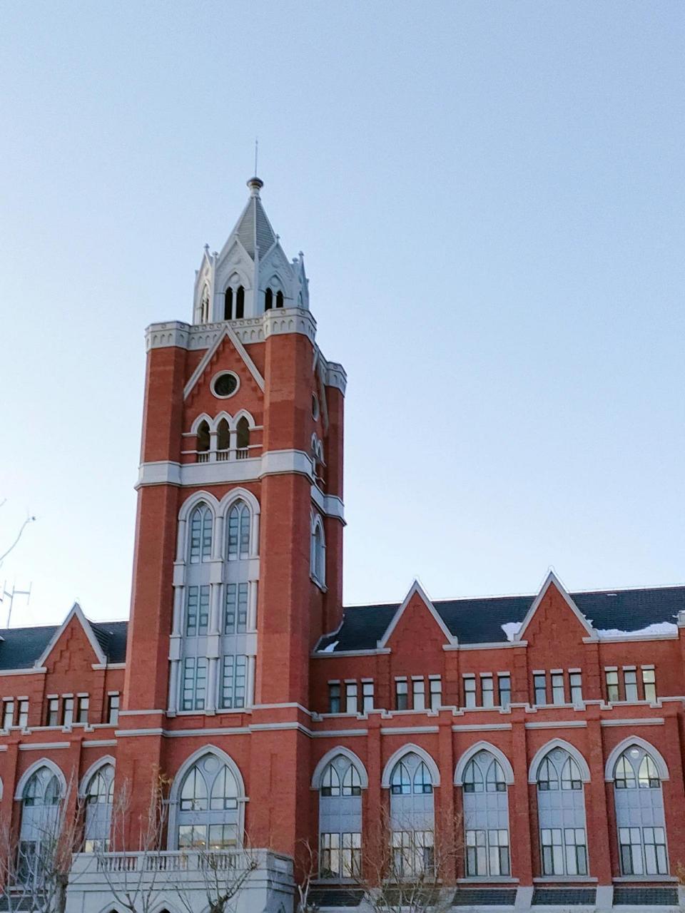 天津职业大学 一定要来我们学校啊 这是海河校区  海河校区这边是旅游