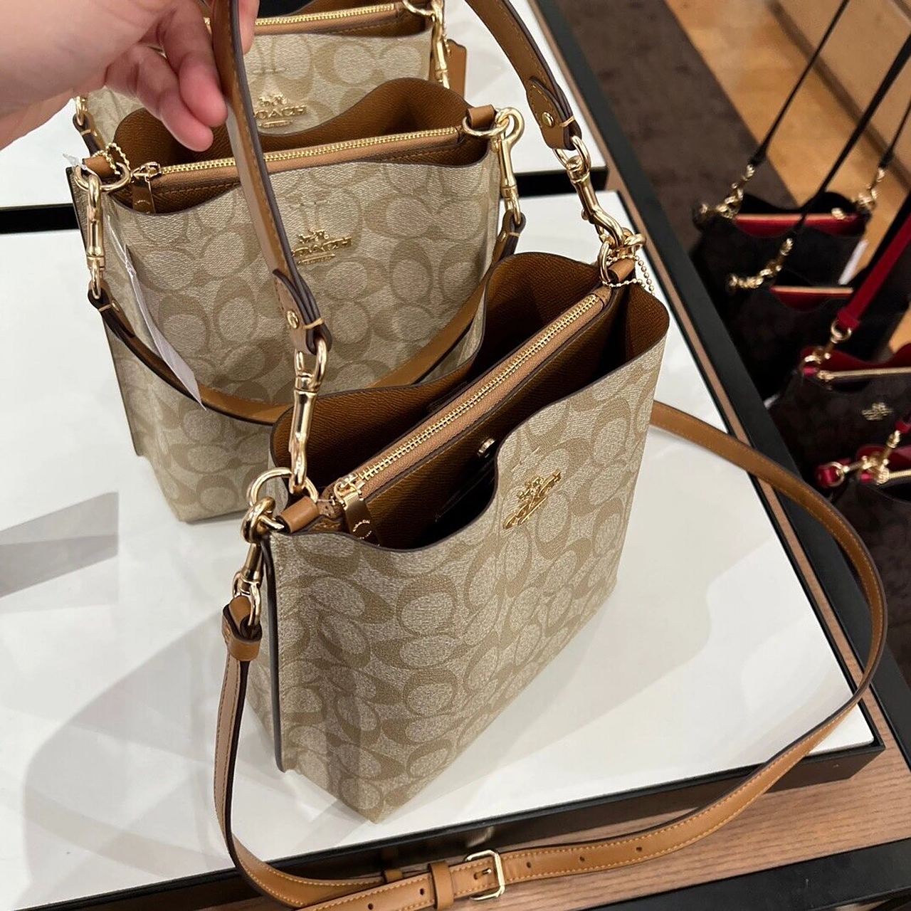 coach蔻驰女士新款水桶包斜挎包 mollie bucket小号 喜欢经典老花的