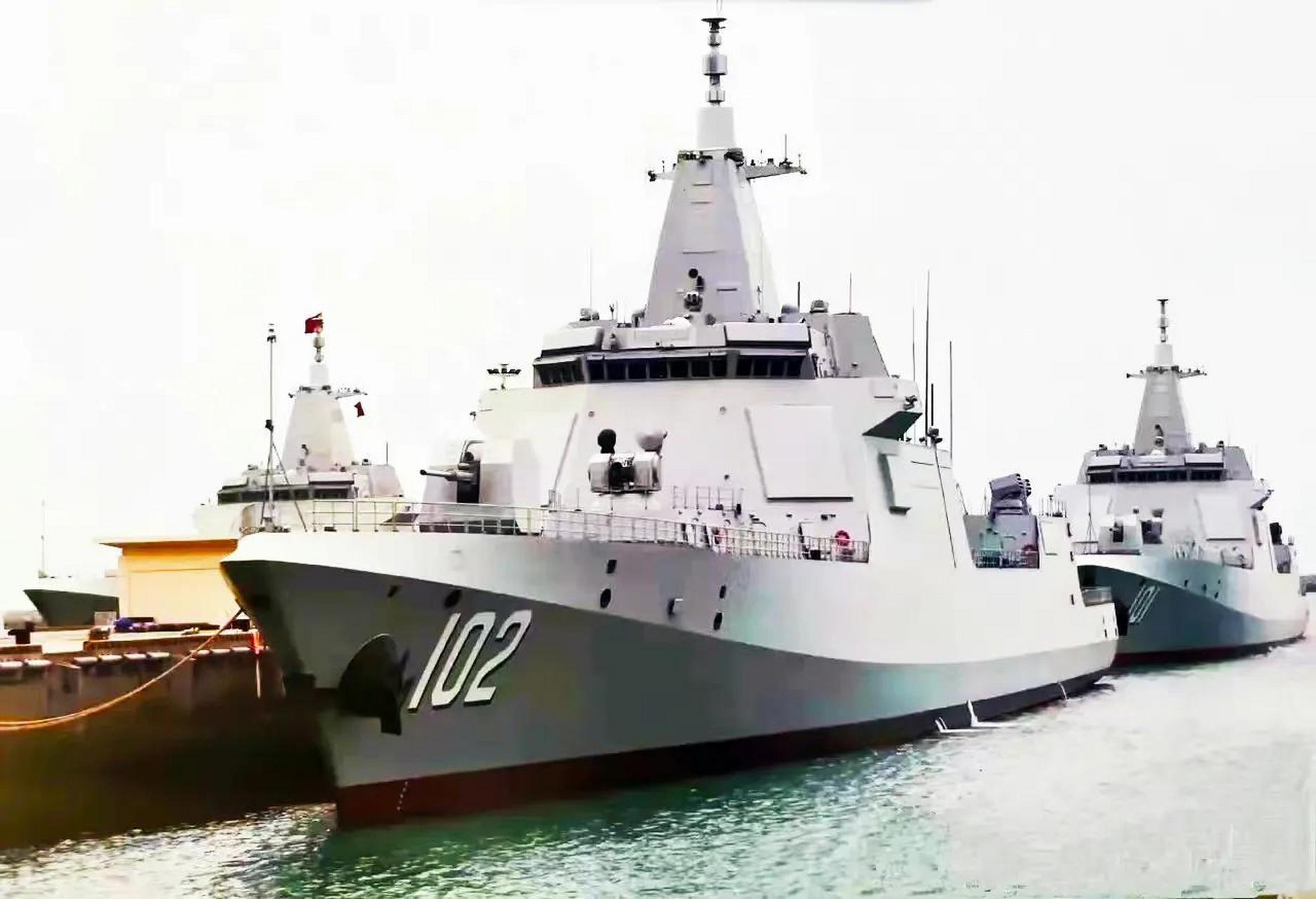 2017年6月28日,055首舰南昌号下水,在当时它可是红极一时的第一网红!