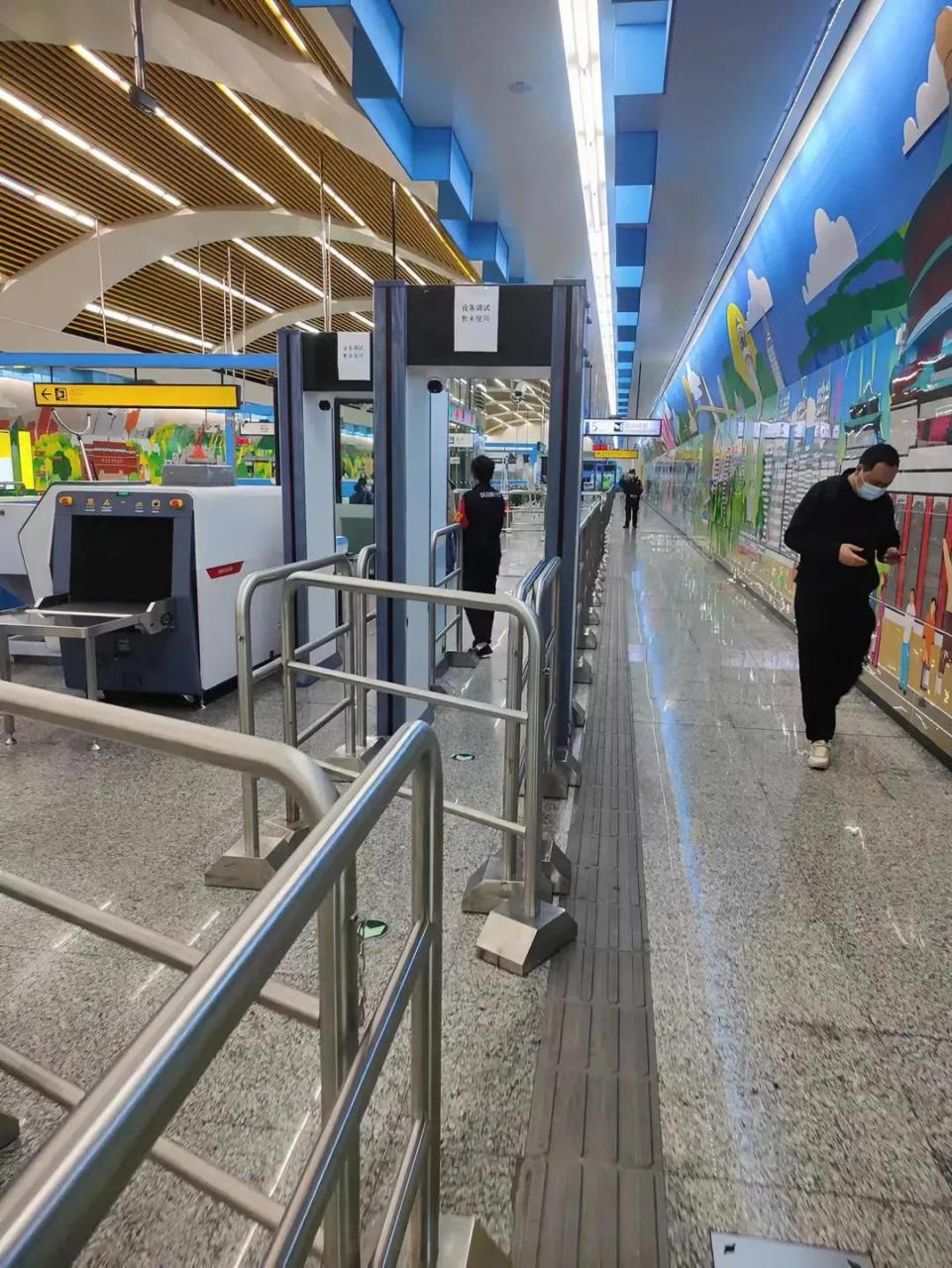 重庆地铁站新装安检门了,不晓得会不会全网推广?