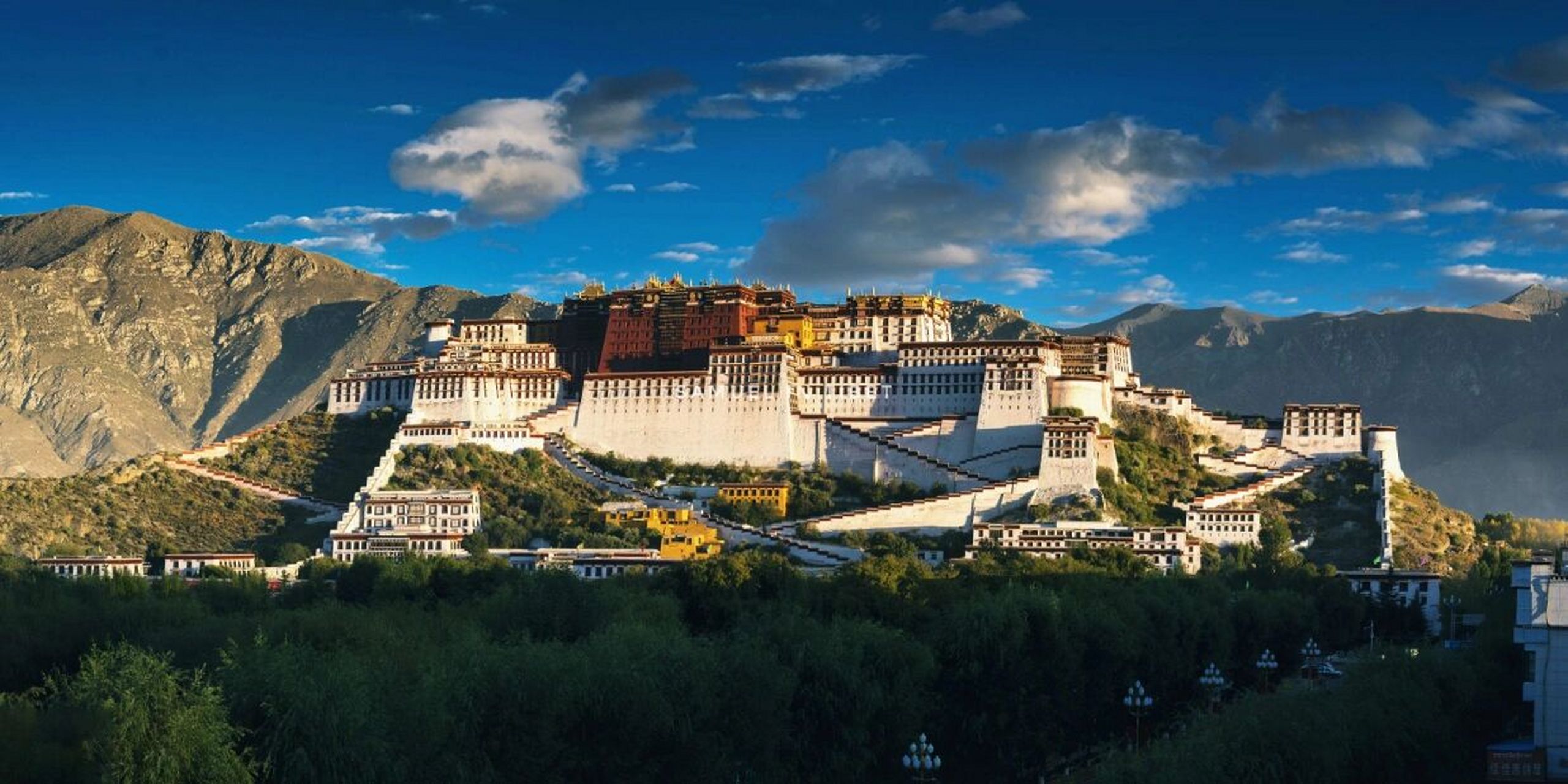 布达拉宫全景图 喜欢的可以私聊我发原图