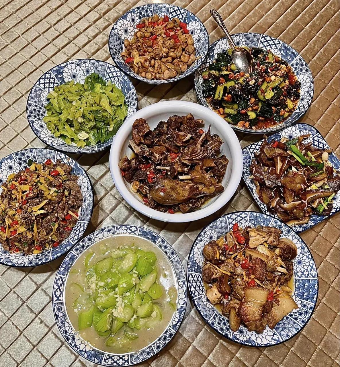 图二,湖南家庭简餐. 图三,湖北家庭简餐.