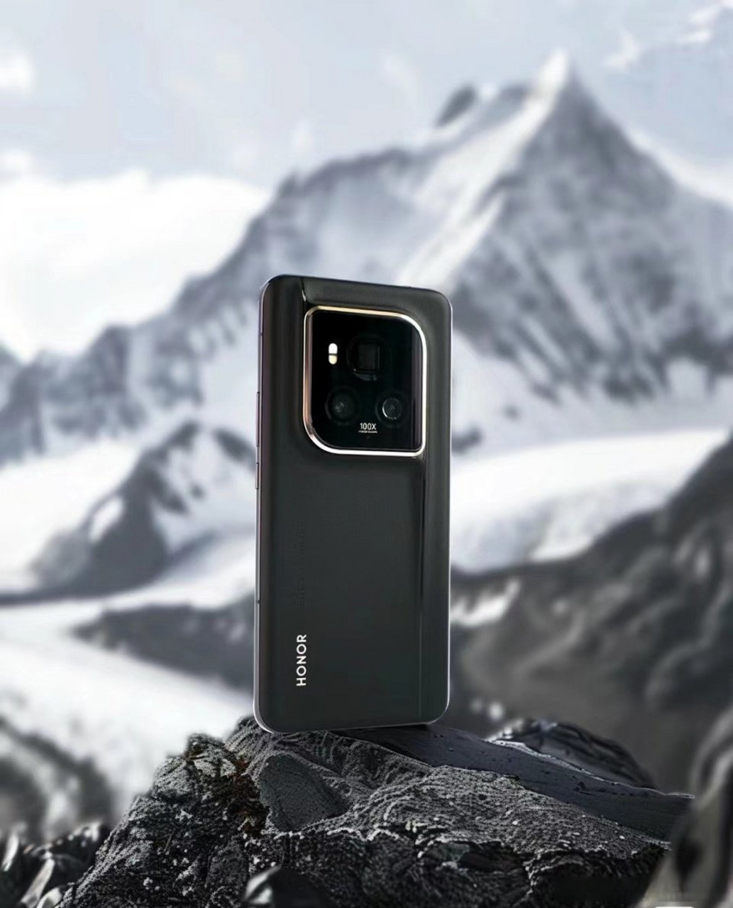 荣耀magic6至臻版真的帅到我了,墨岩黑的配色就像一座神秘而荒芜的