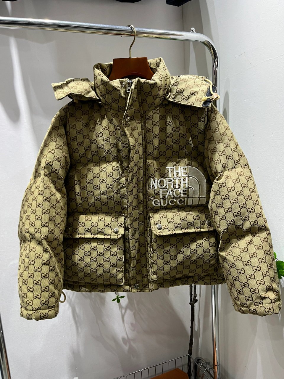 gucci兔子羽绒服图片