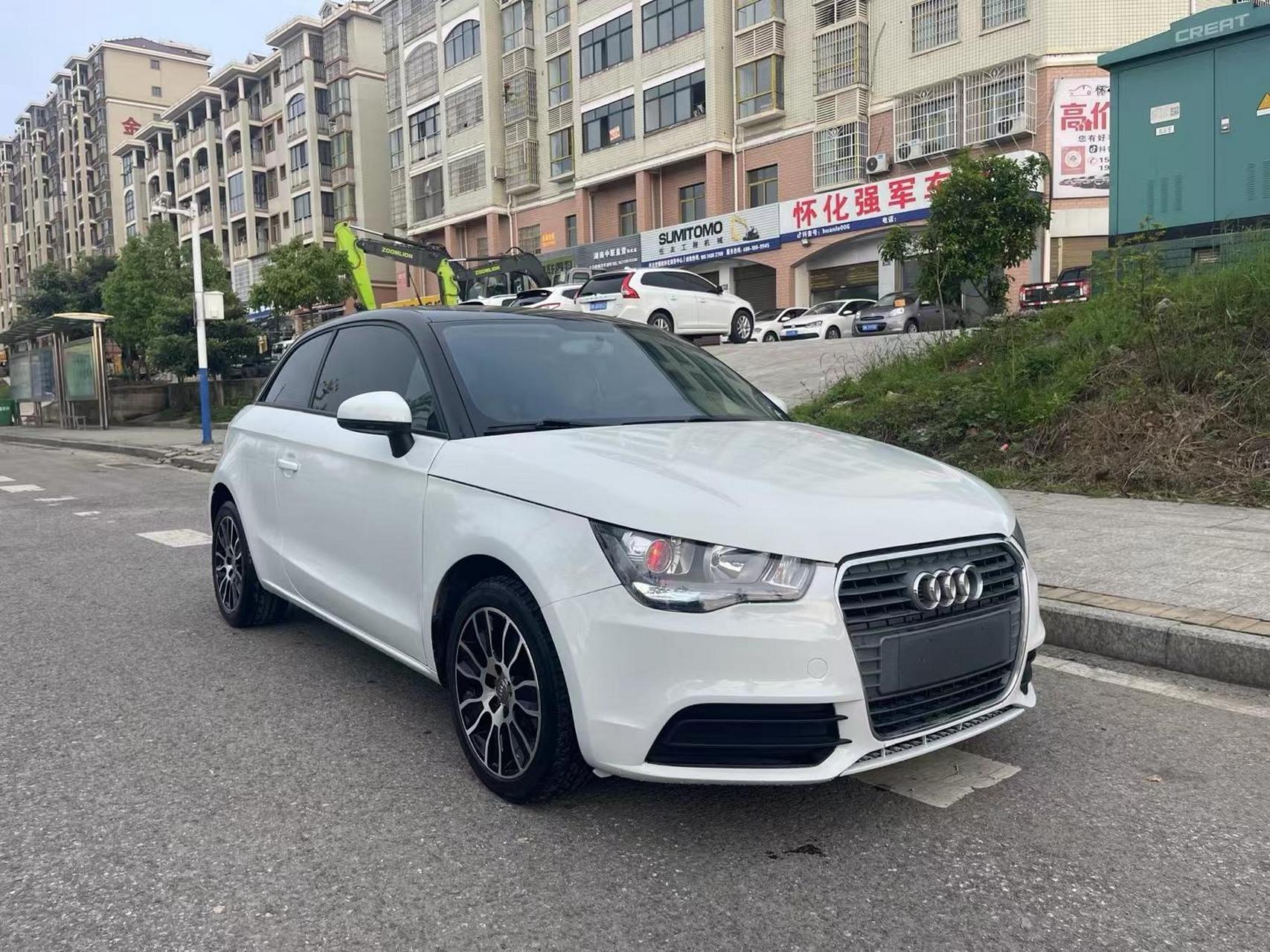 到店12年奥迪a1两门四座,1.4t,价格便宜4.xx万