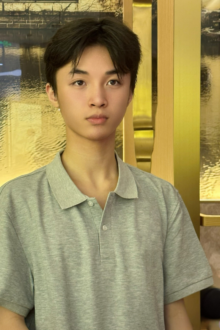 晒出美好生活##石悦安鑫# 看这里,笑～[开心]