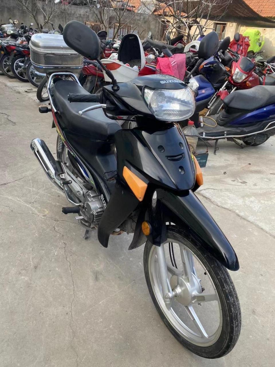 精品国三铃木赛驰弯梁110,一万多公里,原厂胎,成色新,机器声音完美