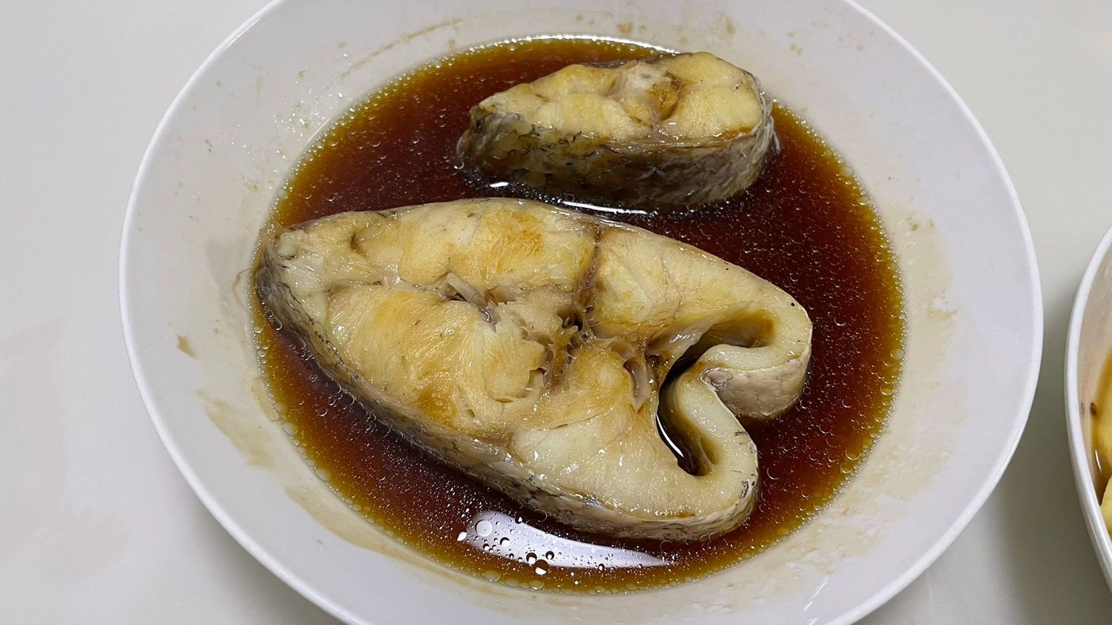 鮸鱼的两种做法 16615红烧: 鱼肉提前抹点盐,腌制几分钟,热锅冷油