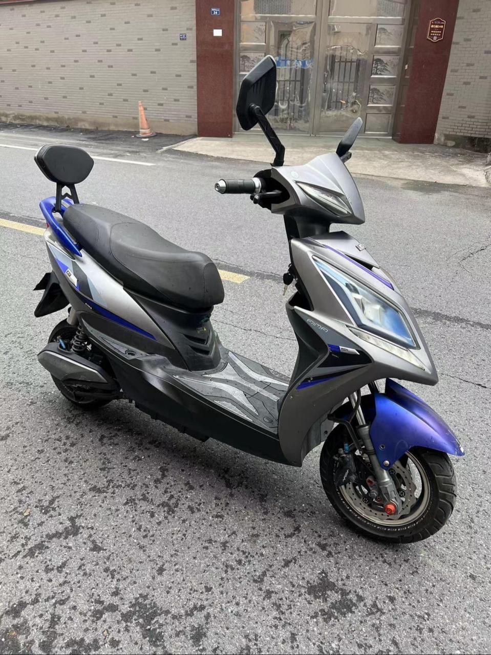 精品爱玛72v高速电摩72v车况精品 最高配最顶配前后双碟刹 前后气囊