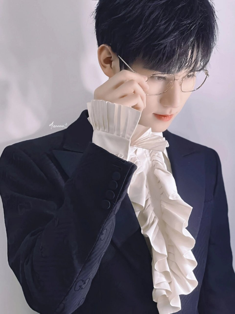 时代少年团张真源 中文名:张真源 别名:张公子,真源儿,小张张,张哥