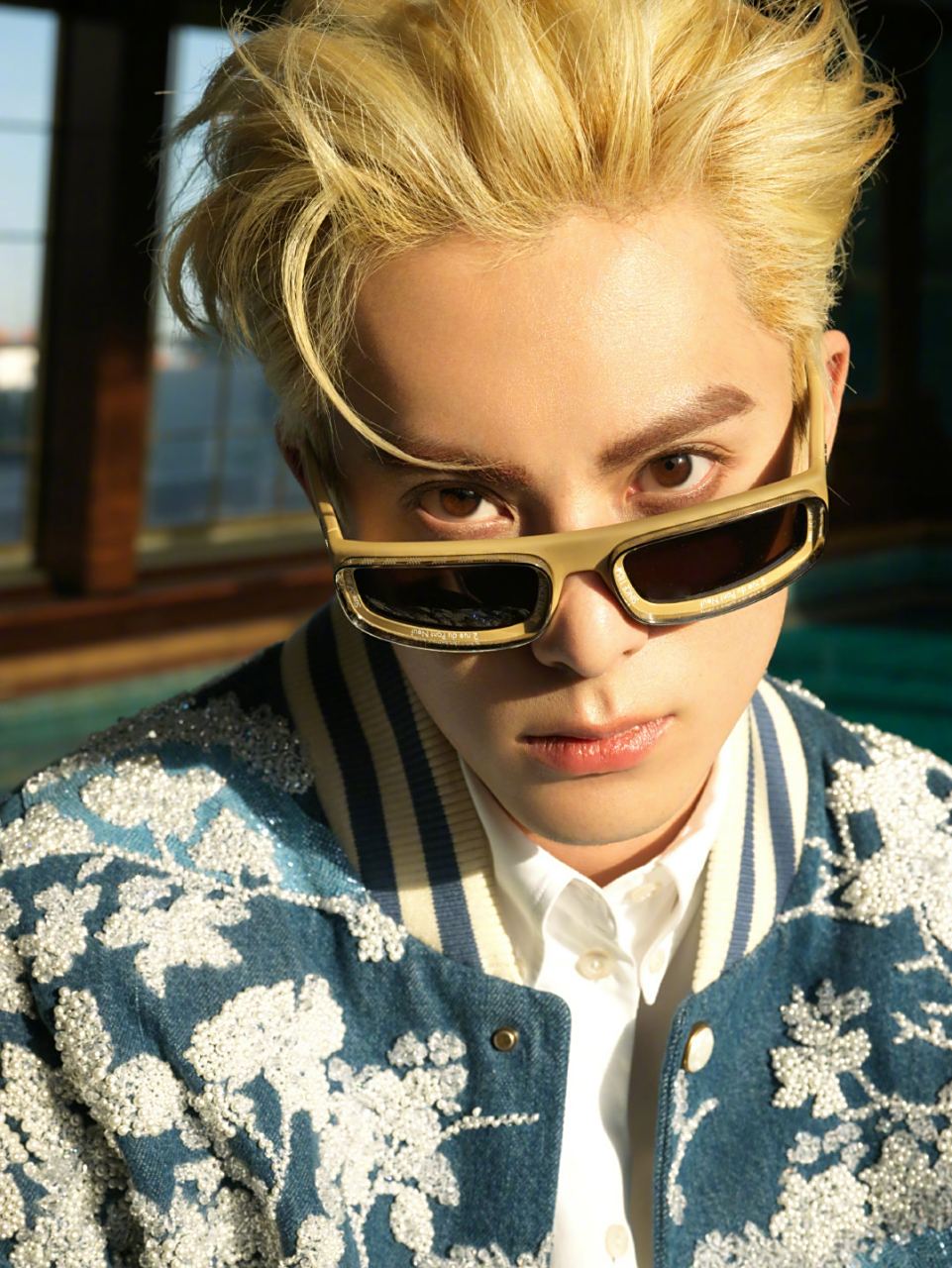 咪咕星鲜事##王鹤棣花朵刺绣棒球服# 被潮男bking王鹤棣_dylan 嗽晕