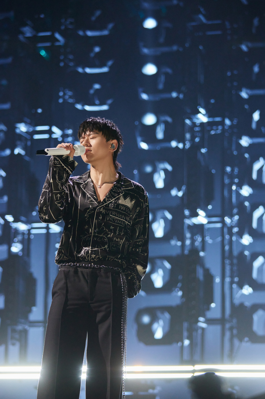 张杰声生不息 今晚,@张杰 在#声生不息宝岛季# 五公下半场竞演中殉