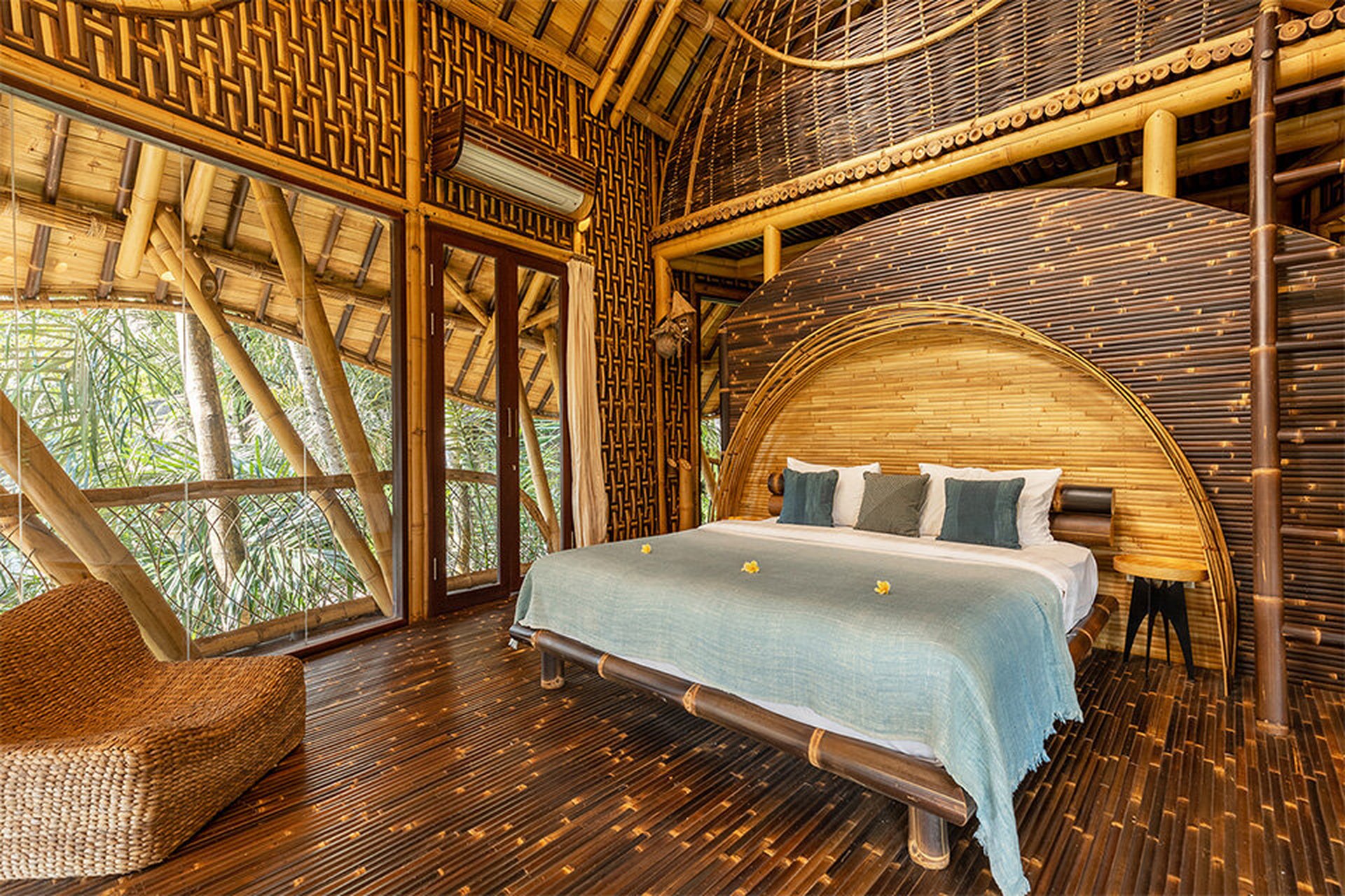 9999今天我要带你们一起揭开神秘的竹民宿世界!