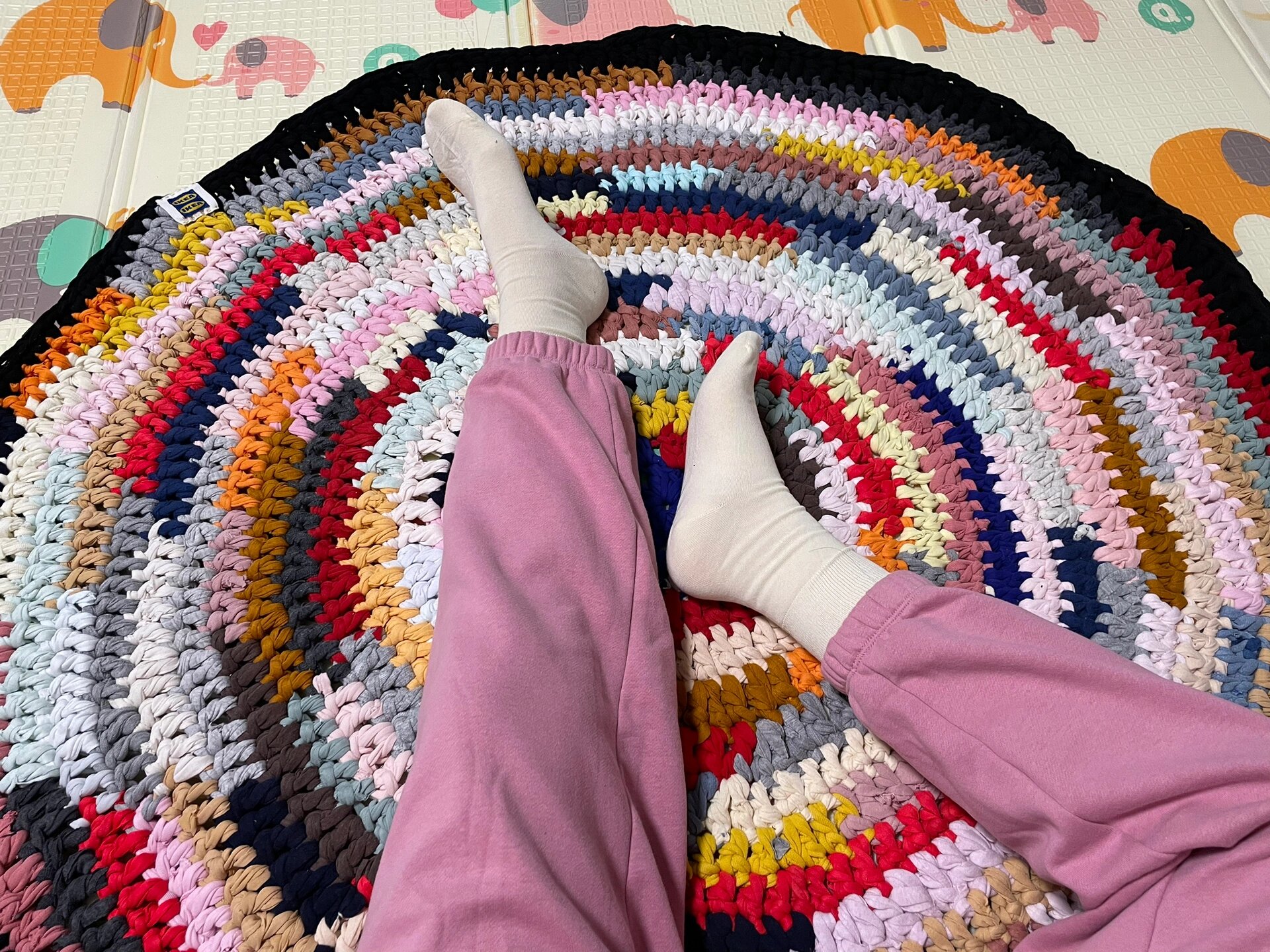 旧衣改造的钩织地垫