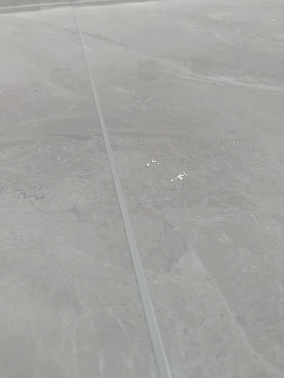 浅灰丨美缝与瓷砖同色,更耐看