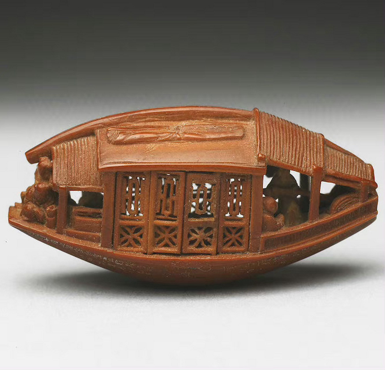 【真61核舟记】 - 1727年由陈祖昌先生雕刻的橄榄核雕,他在17×34