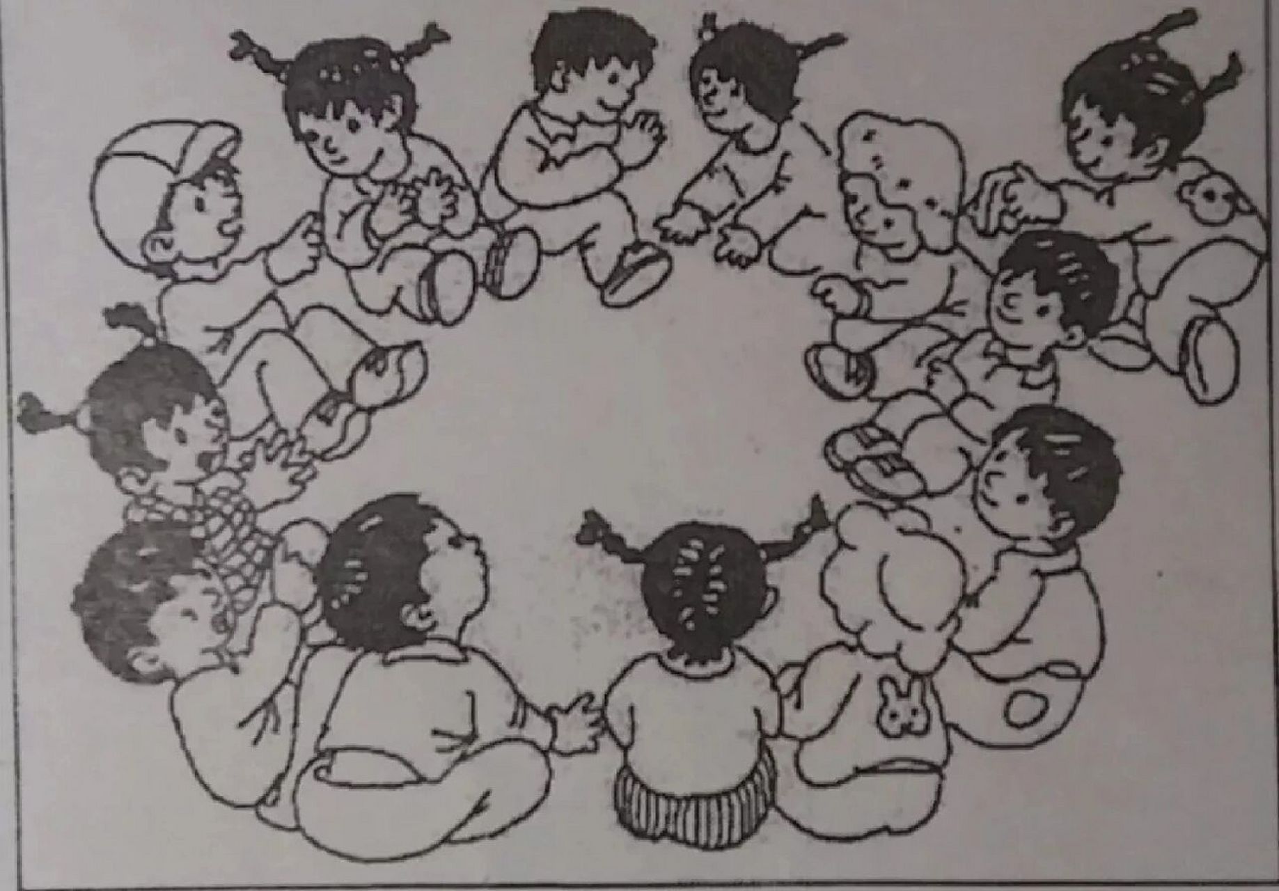 看图写话 丢手绢 上体育课的时候,老师让小朋友们在操场围成一个大圈