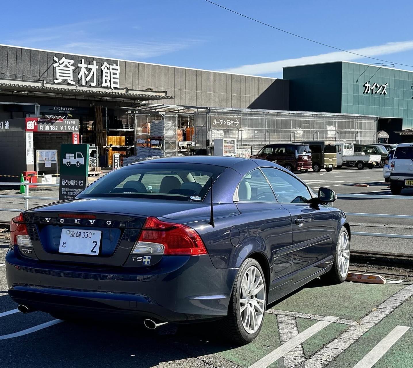 沃尔沃c70是一款可以全方位满足驾驶者多重需求的三折式硬顶四座敞篷