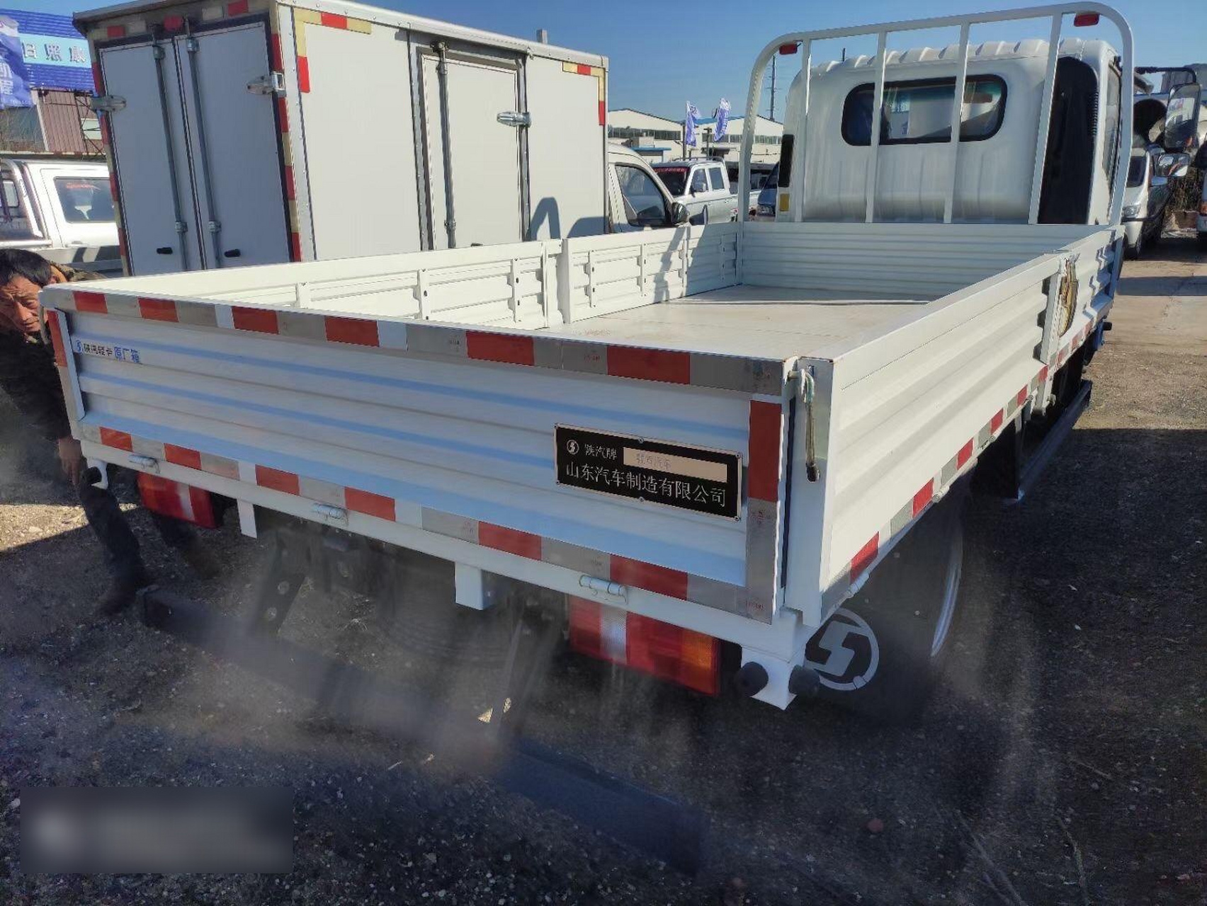 新到陕汽平板轻卡k3000.