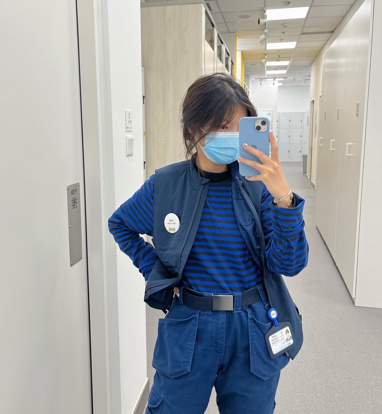 宜家的工作服 品味真的很在线 穿着帅气的衣服上班 每天都很开心 当然