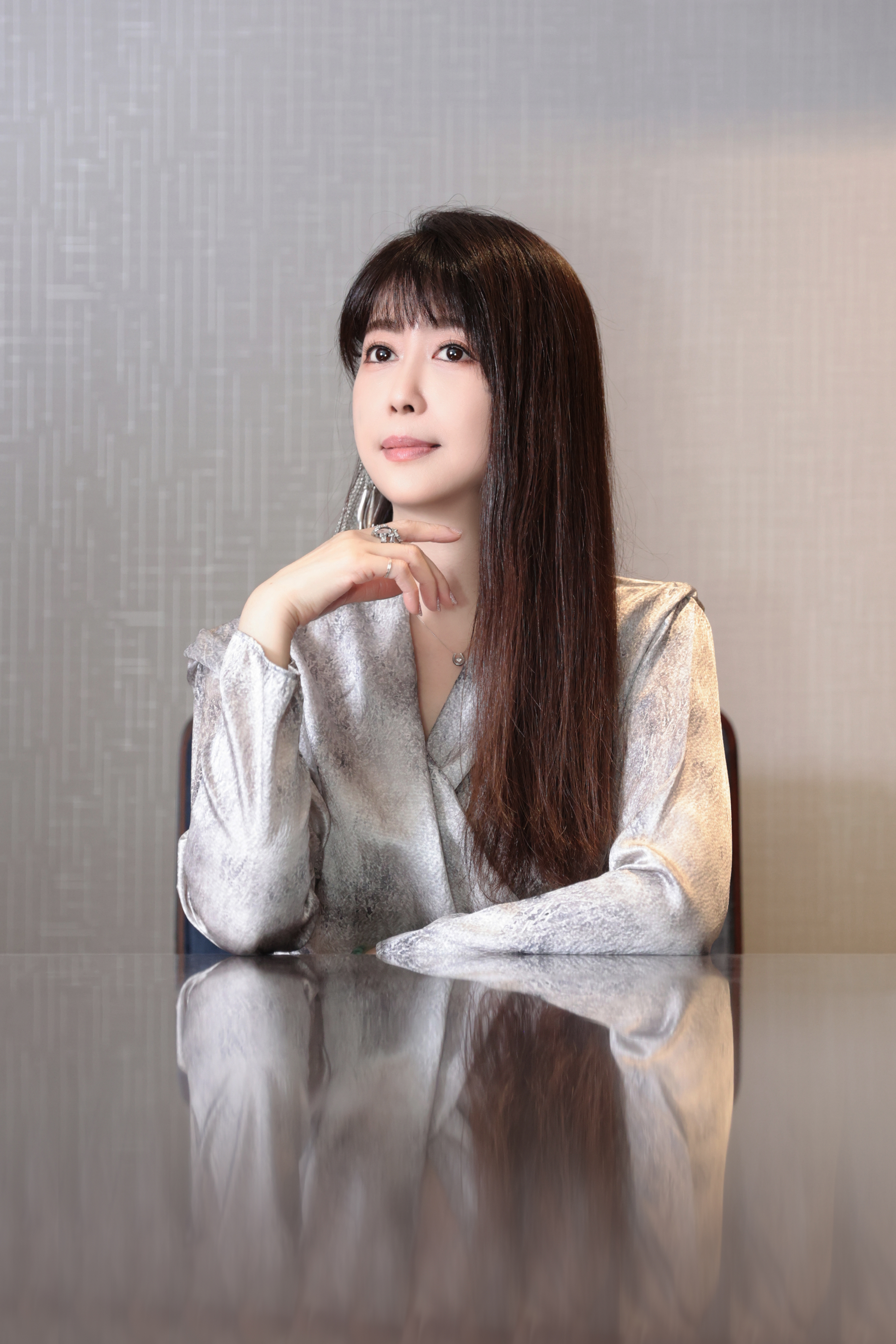 孟庭苇 着一袭知性典雅的裹身连衣裙出席第七届 最爱金曲榜 音乐