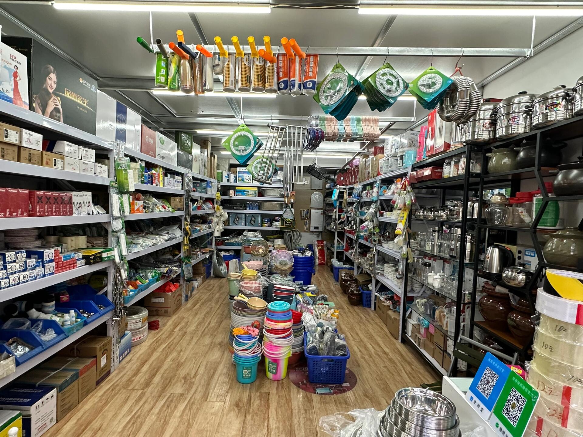 自家父母开了几十年的五金建材百货店,同时也可以承接各类装修服务