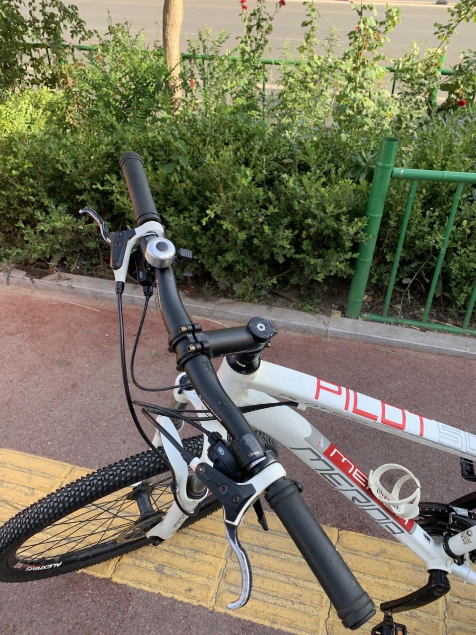 美利达领航者500,26寸27速快拆碟刹.全新轮胎,功能正常,680米