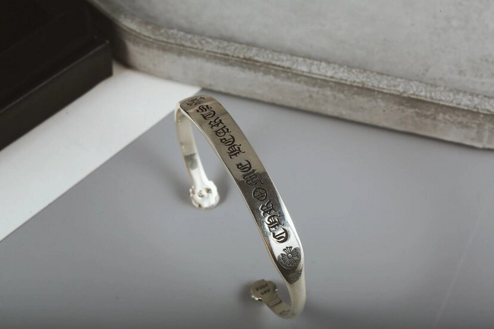 chrome hearts克罗心手镯 卷轴字母开口手镯 925纯银手工制作 非普通