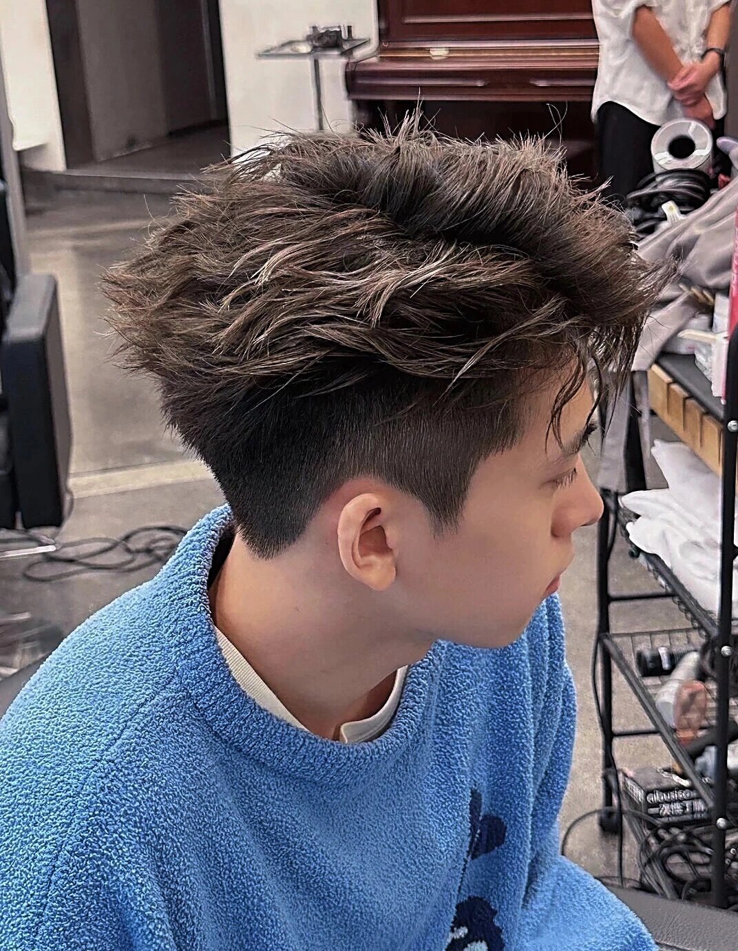 (三七分的男士烫发既时尚又减龄