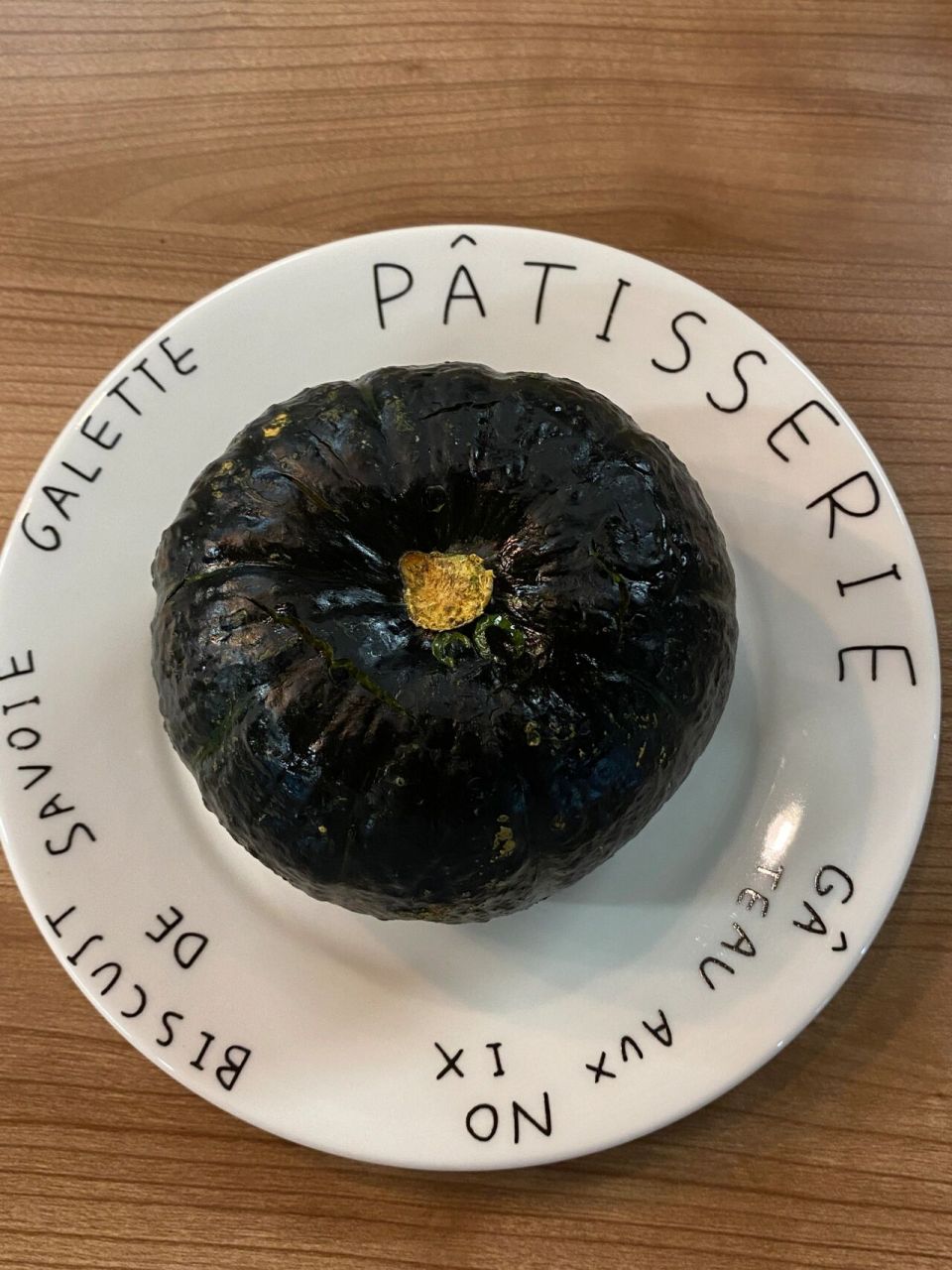 昨晚在看到贝贝南瓜用微波炉叮的新吃法,瞄准了放了一周的贝贝南 