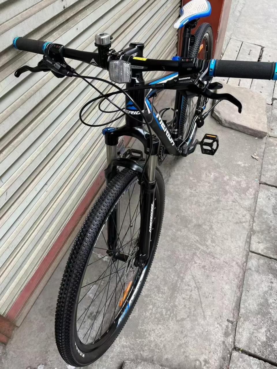 美利达兰博950 27速油刹 29寸轮毂 17寸车架 成色非常新如图 价格1898