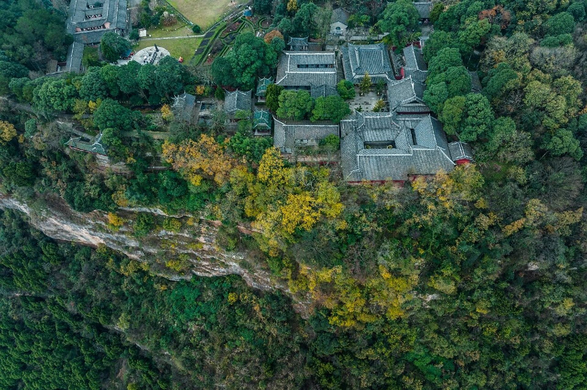 云岩寺 四川省·绵阳市·江油市·窦圌山 西配殿内飞天藏建成于南宋淳