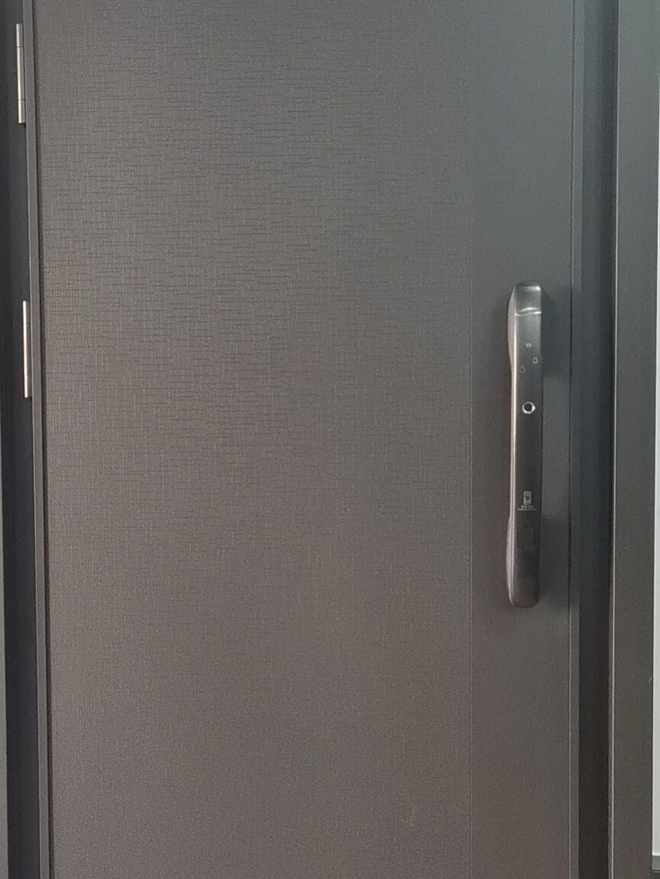 步阳入户门 定了步阳卡门,等了一个多月,安起来才发现只有半框.