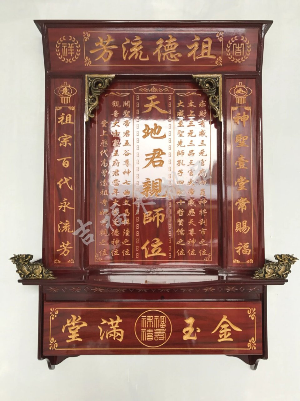 香火台 香火台是指供奉神佛或先祖神位的小台,通常由木板或石头制成